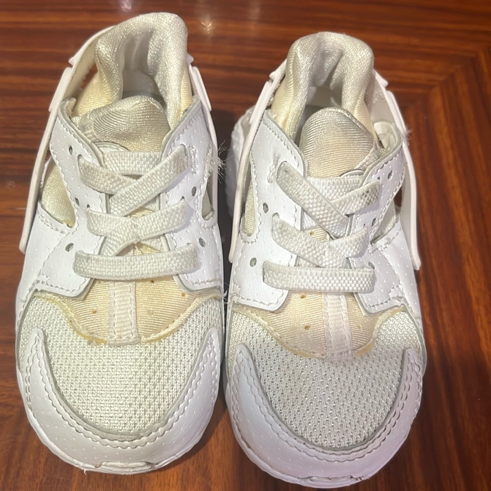 NIKE HUARACHE RUN SIZE 5